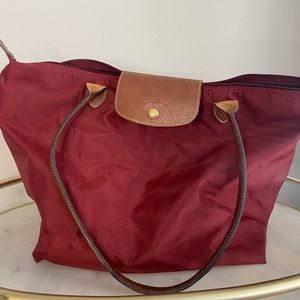LIKE NEW Longchamp Le Pliage Burgundy Medium Tote
